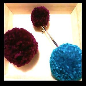 TULESTE POM POM ASYMMETRICAL EARRINGS